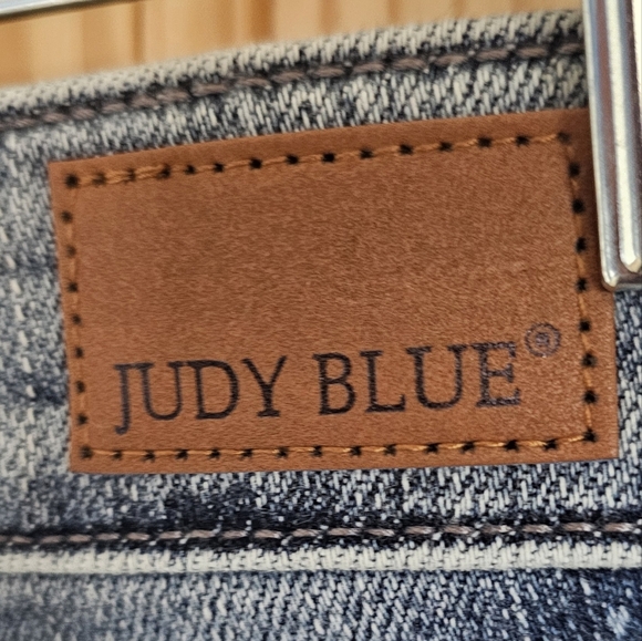 Judy Blue Women's Blue Distressed Jeans - Picture 12 of 14